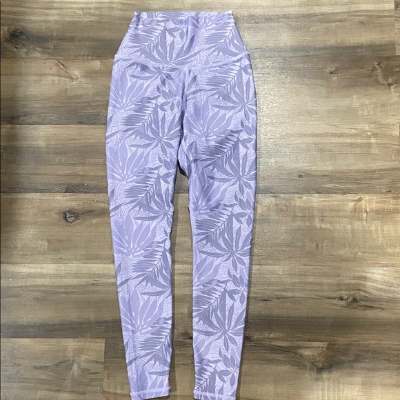 P'tula Pastel Purple Leaf Print Leggings - Picture 3 of 8